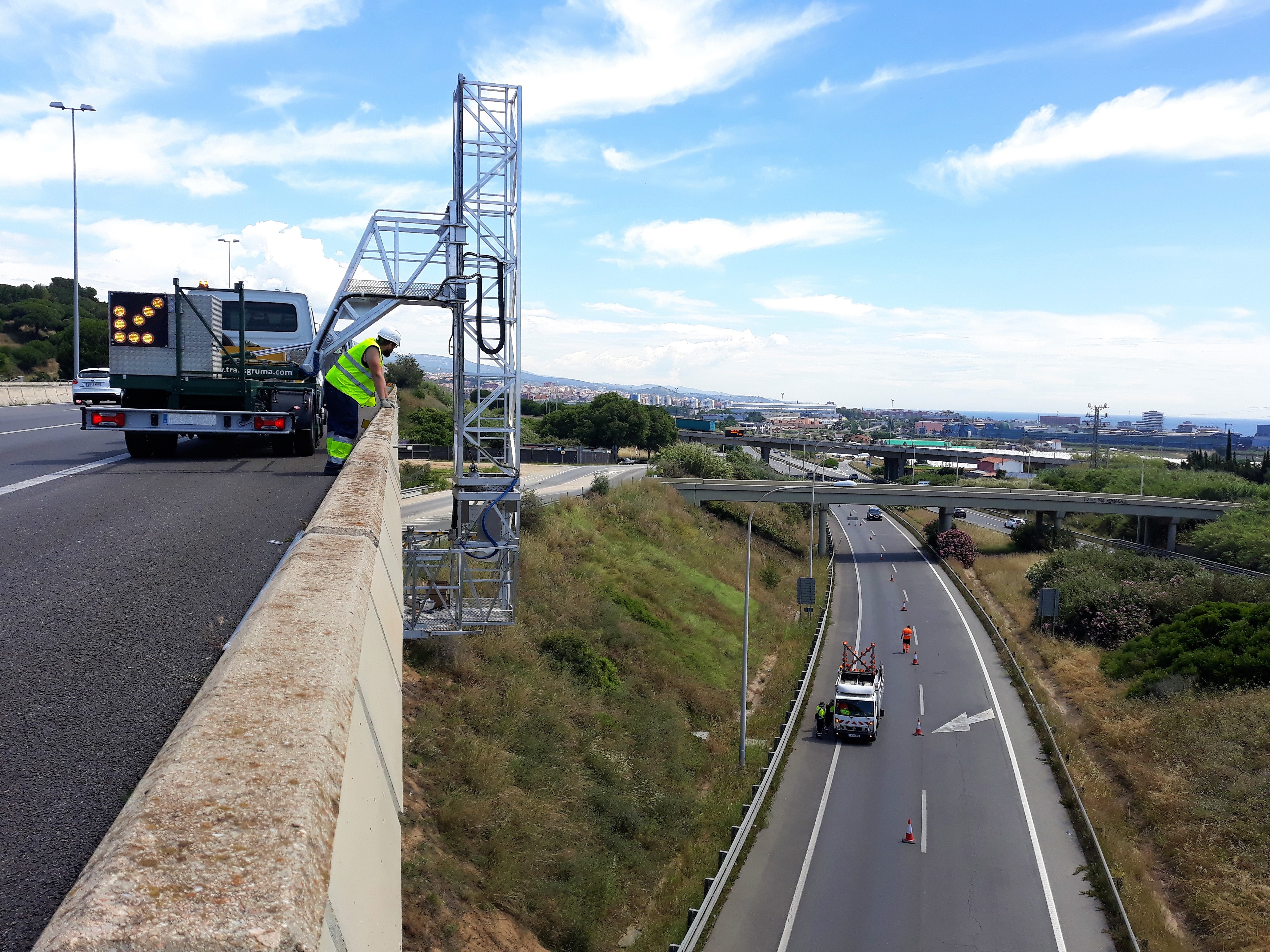 Xarxa Oberta está instalando Fibra Óptica en la C-32 Norte, la autopista del Maresme